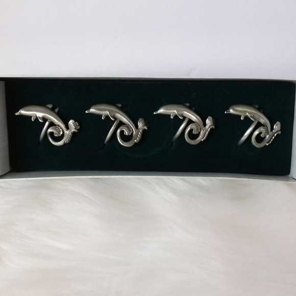 Lindsay Claire Designs Napkin Rings Set of 4 - Picture 3 of 5